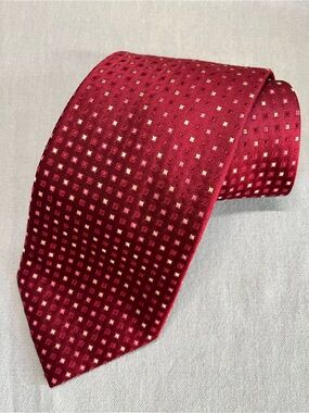 Marshall Fields Mens Burgundy Tie with Gold Square Accent